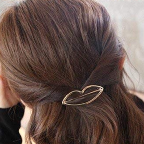Accessories - NEW 👄 Lips Hollow Hair Pin Clip Barrette